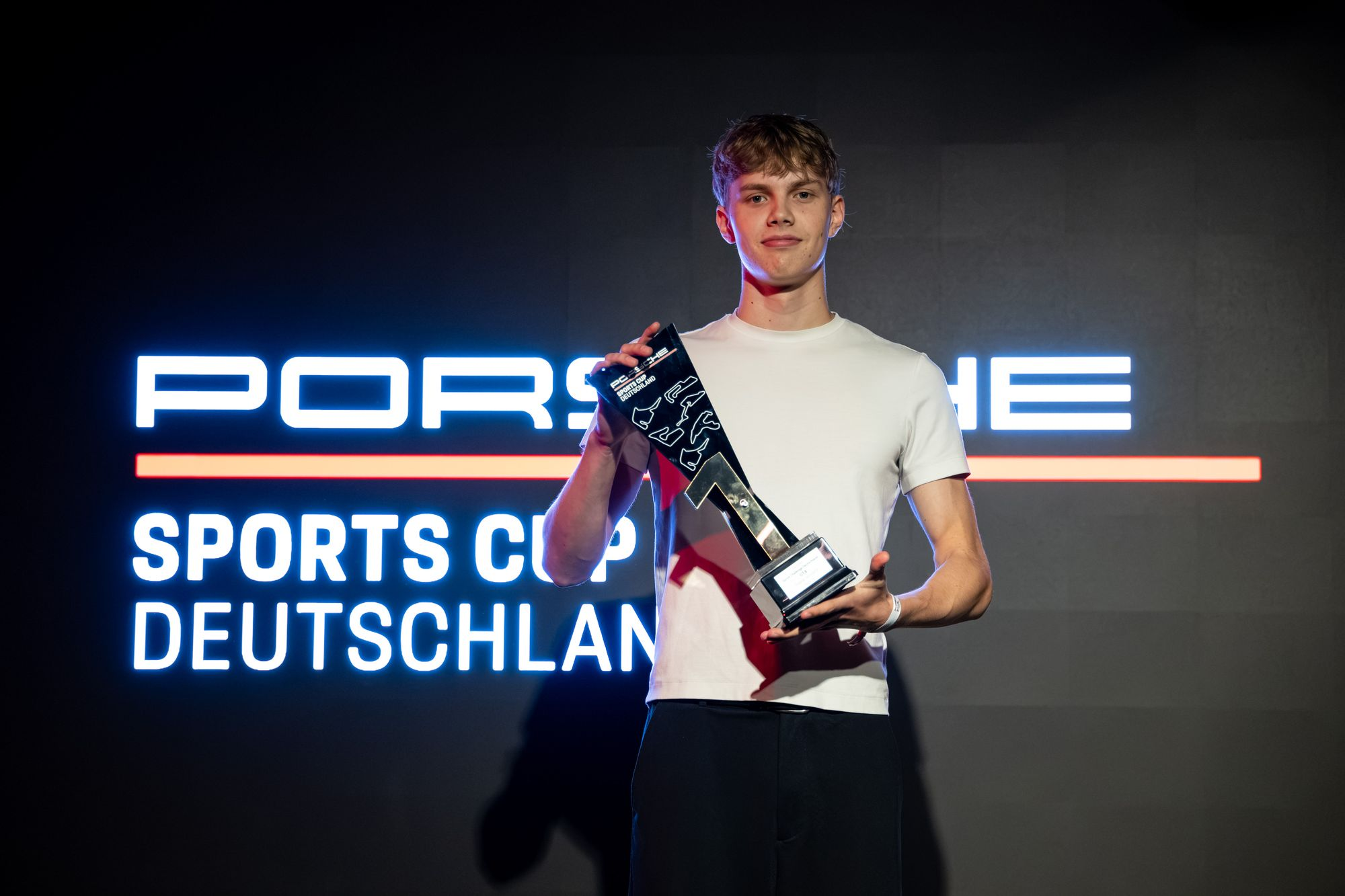 Eesti ringrajasõitja Ragnar Simuland lõpetas oma debüüthooaja Porsche Sports Cup Deutschlandi sarjas Hockenheimringil. Hooaja kokkuvõttes võitis ta GT4 CS klass